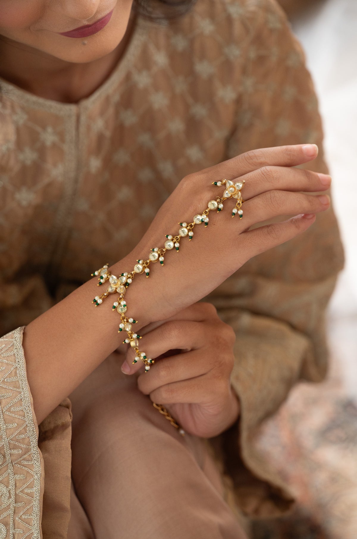Saira Kundan Hathphool