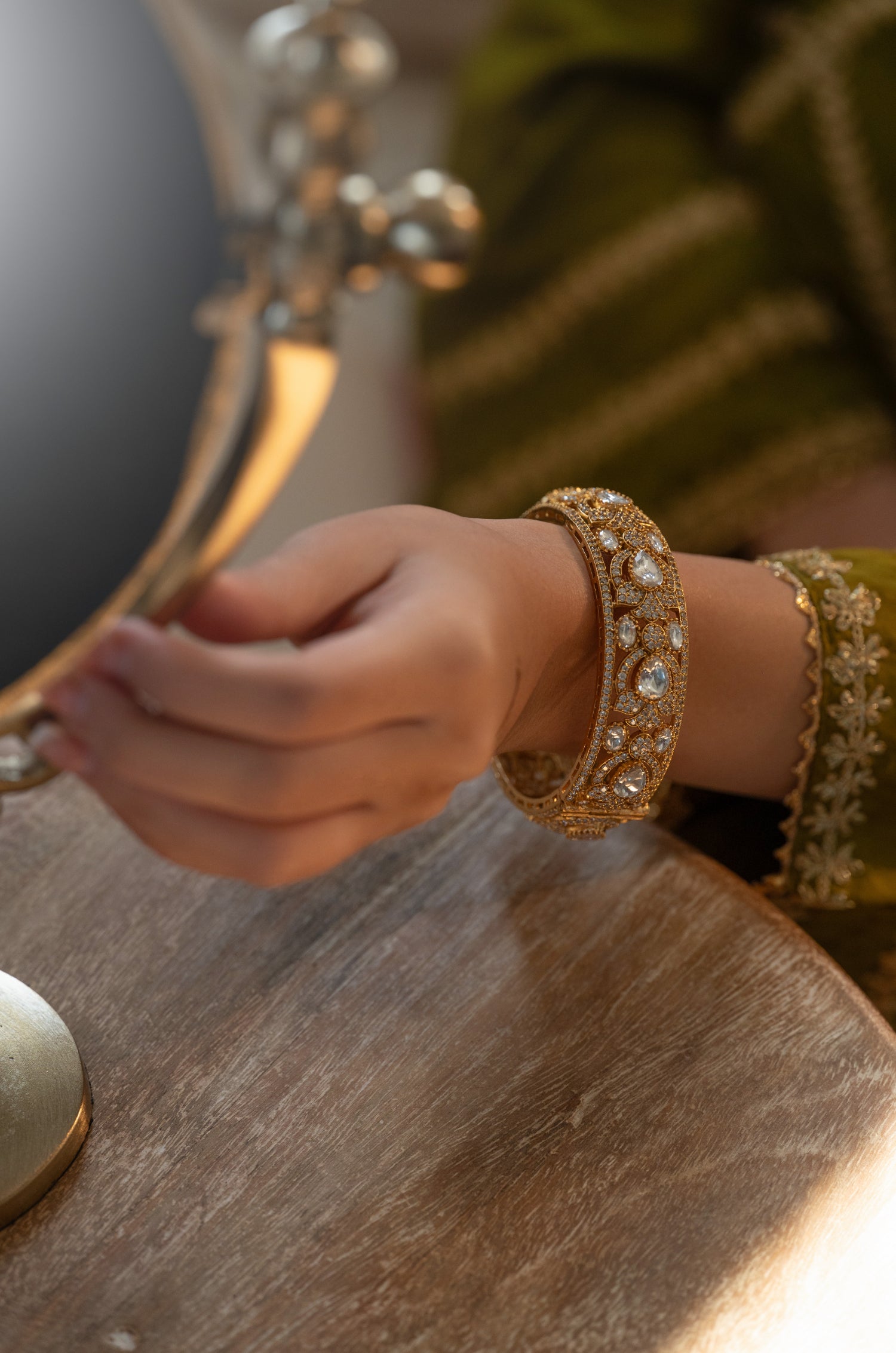 Ravisha Victorian Polki Bangle