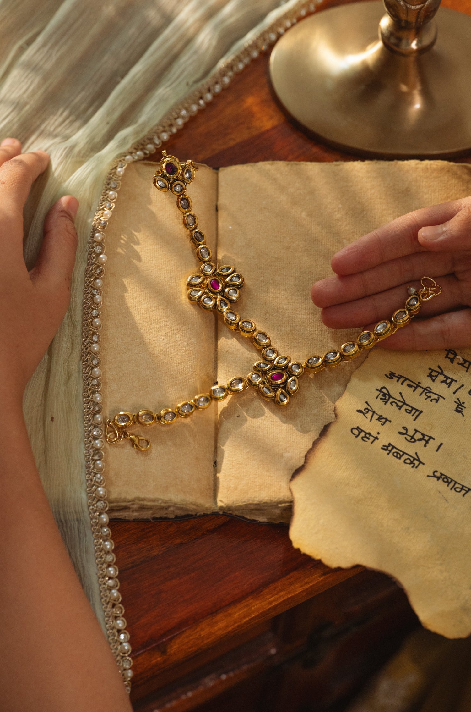 Vedu Kundan Hathphool Bracelet