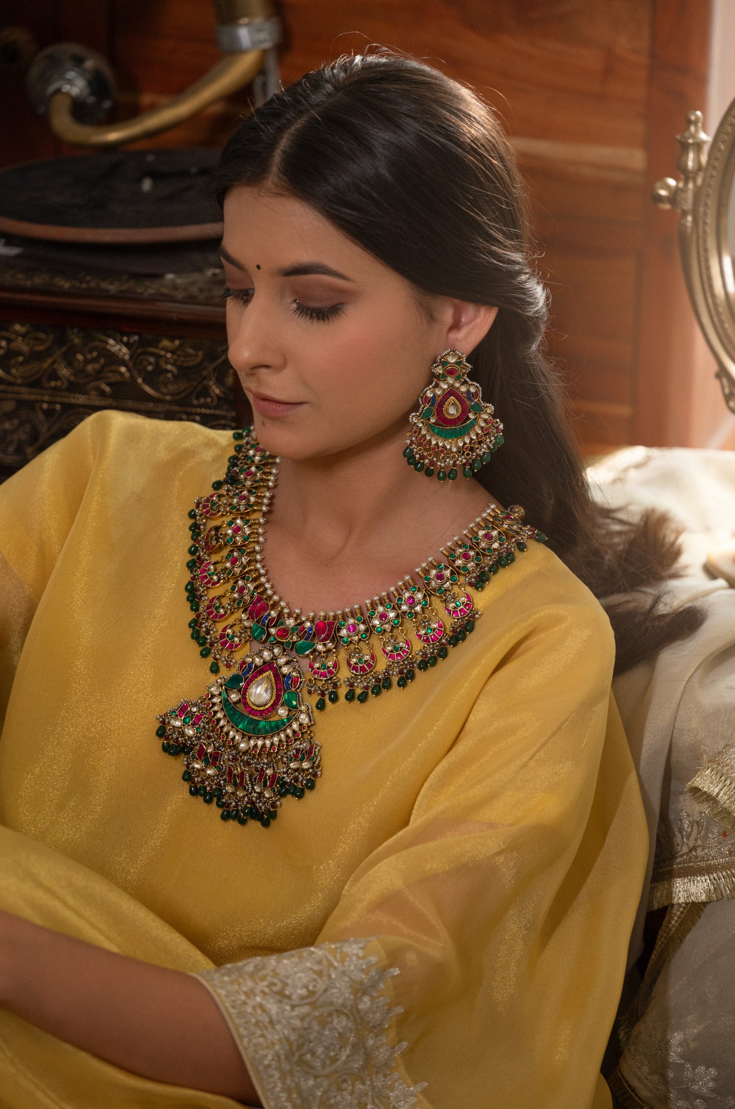 Dhriti Kundan Necklace Set