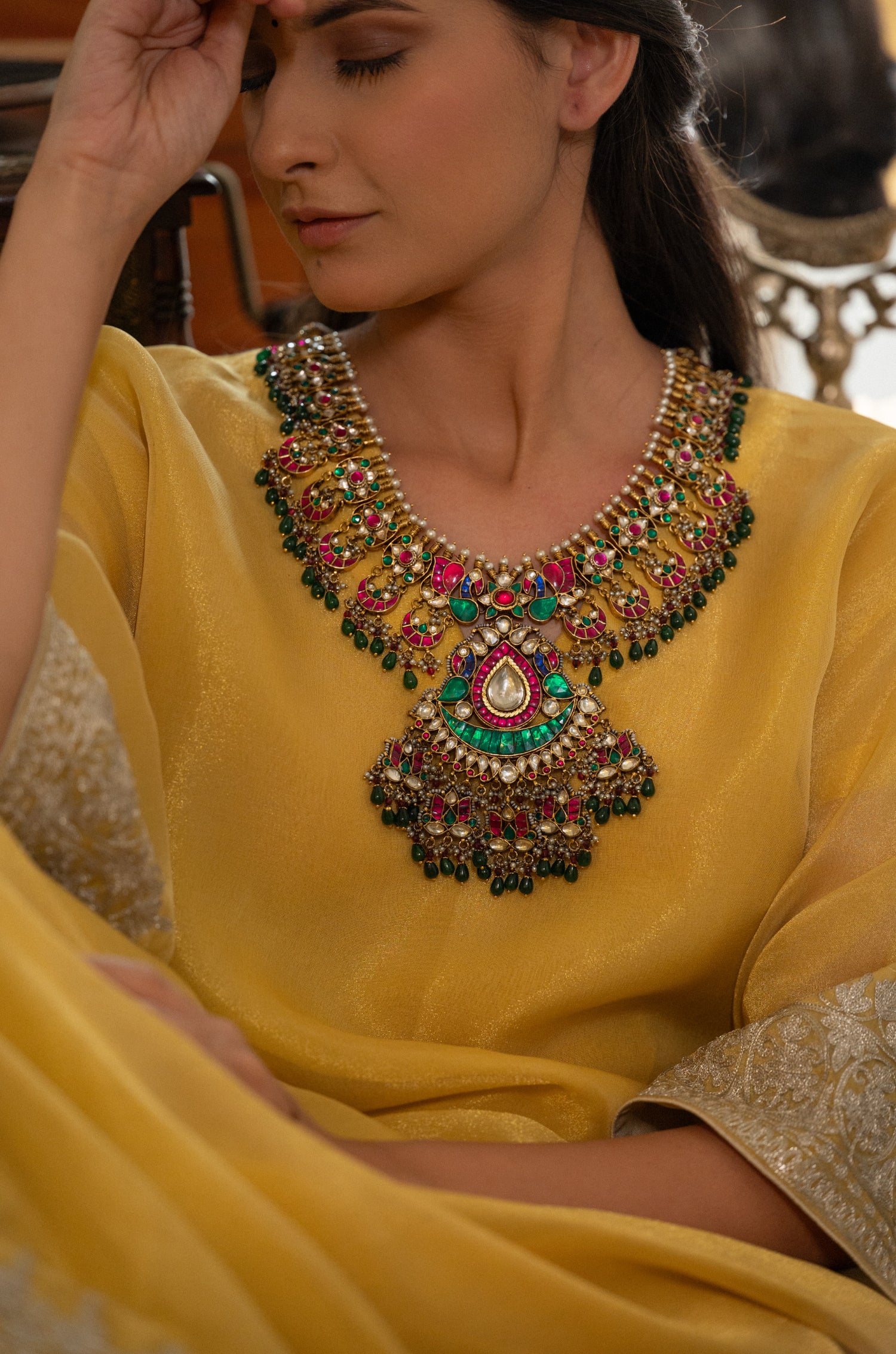 Dhriti Kundan Necklace Set