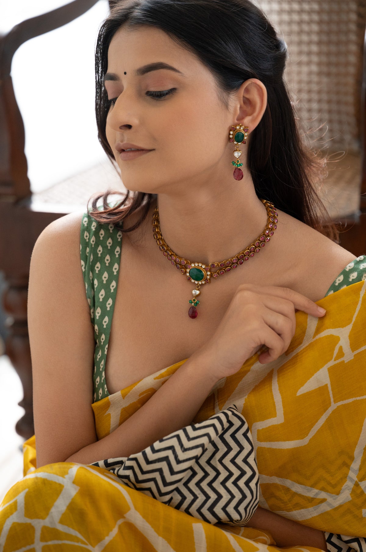 Anvika Kundan Necklace Set