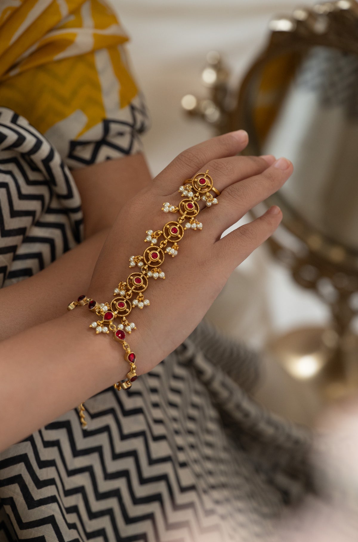 Naaz Red Kundan Hathphool