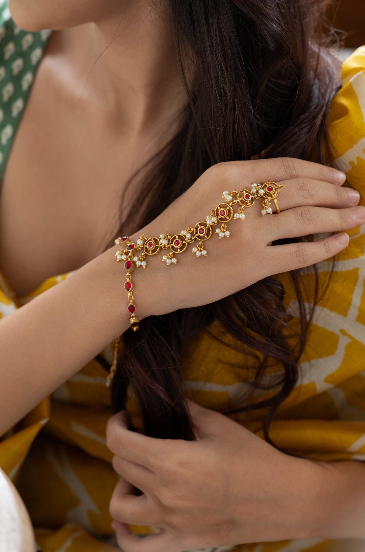 Naaz Red Kundan Hathphool