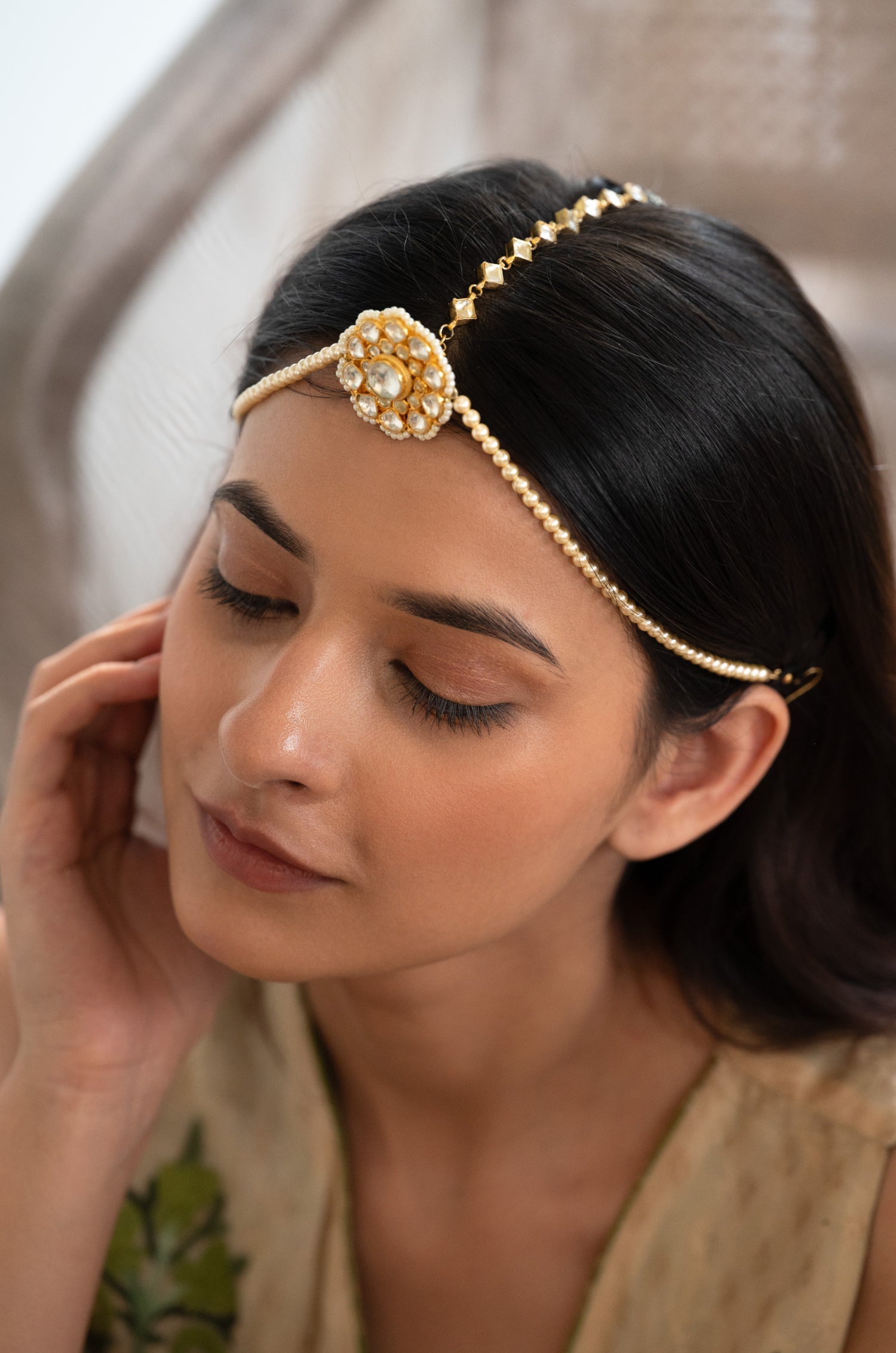 Prishthi Kundan Borla Maangtikka