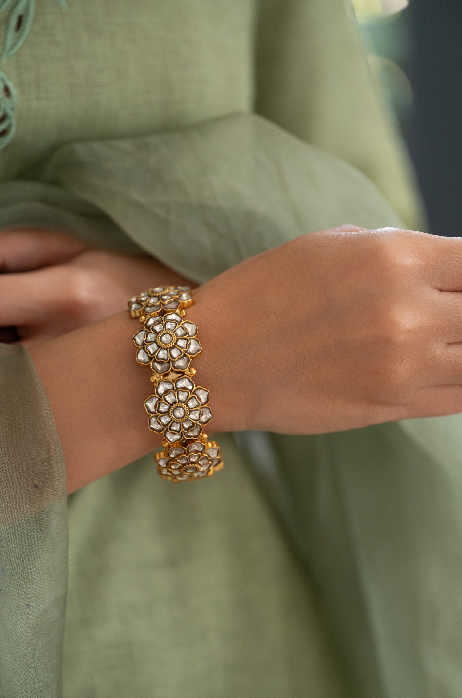Saila Kundan Bangle