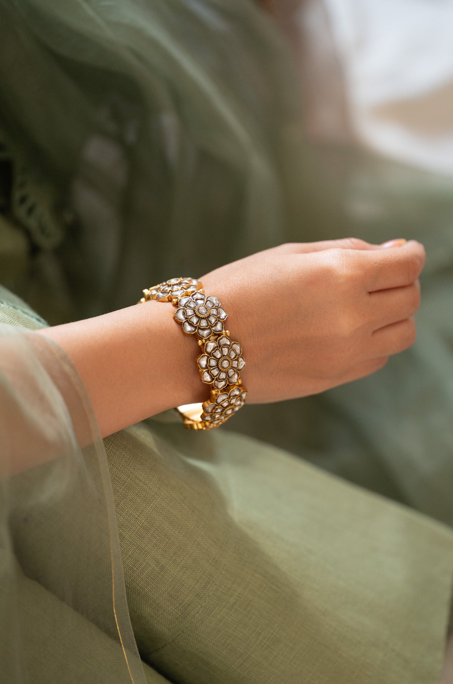 Saila Kundan Bangle