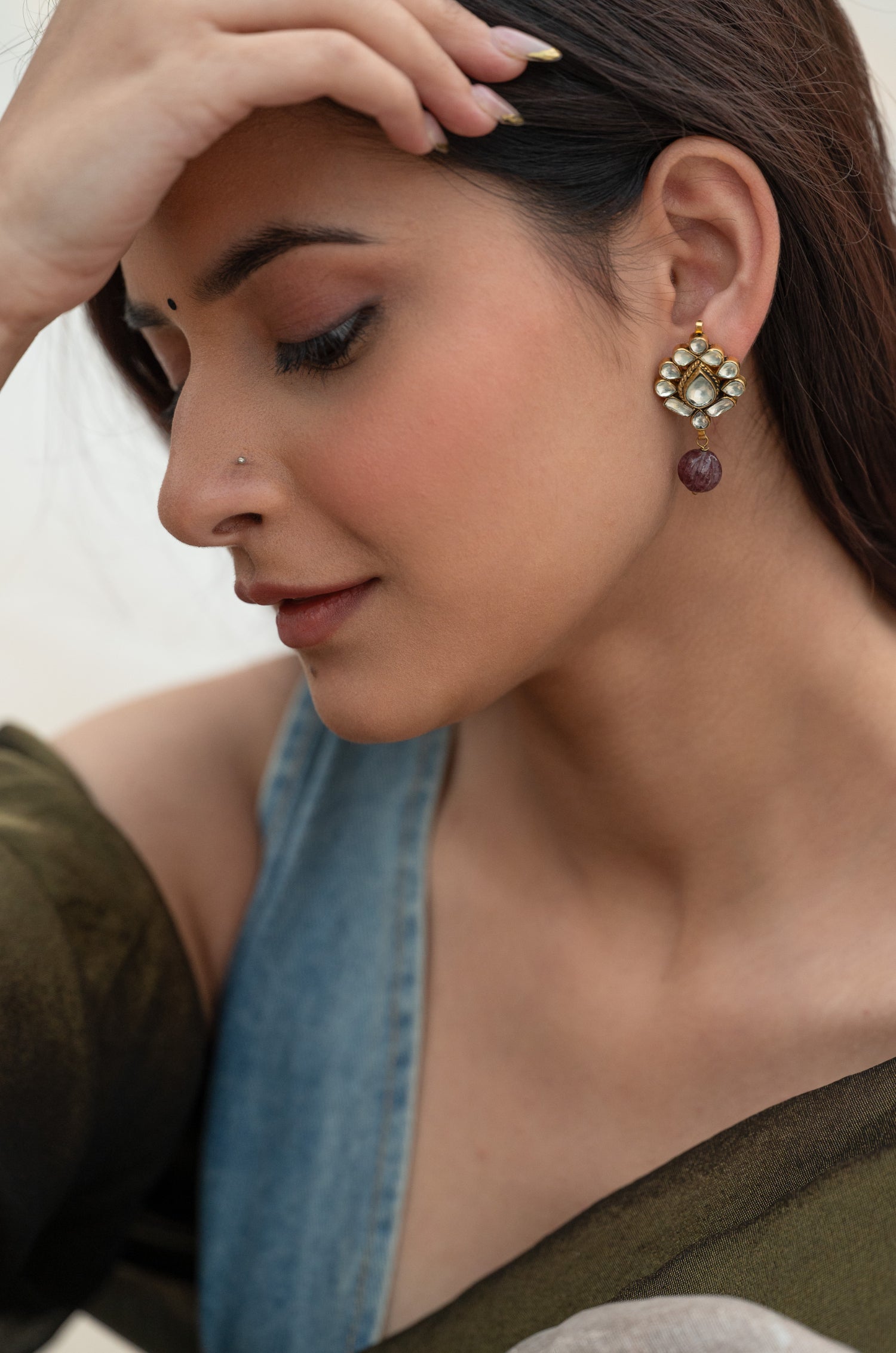 Noorvika Kundan Studs