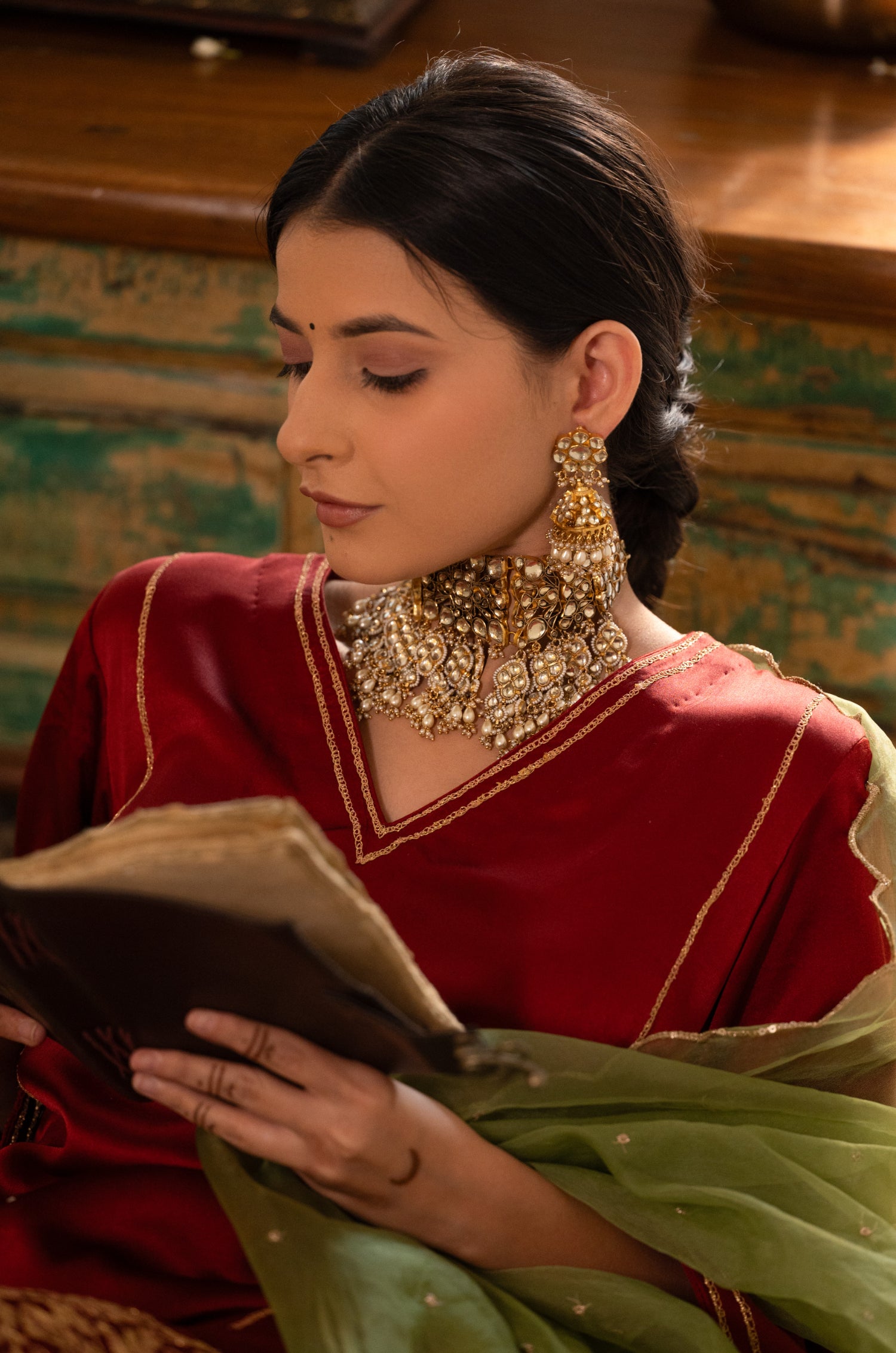 Akruti Kundan Necklace Set