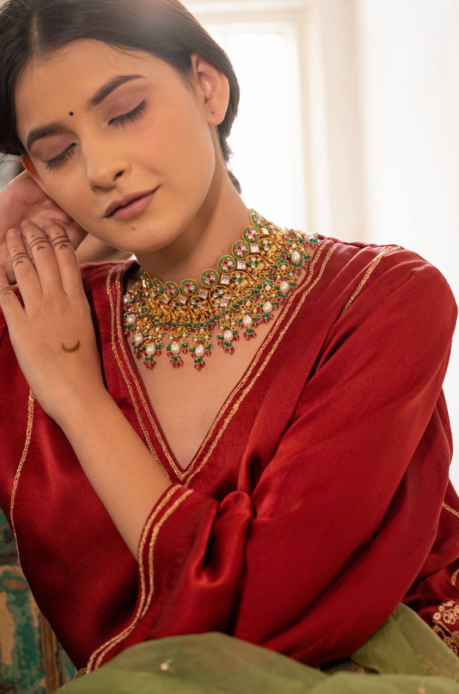 Aarohi Kundan Necklace Set