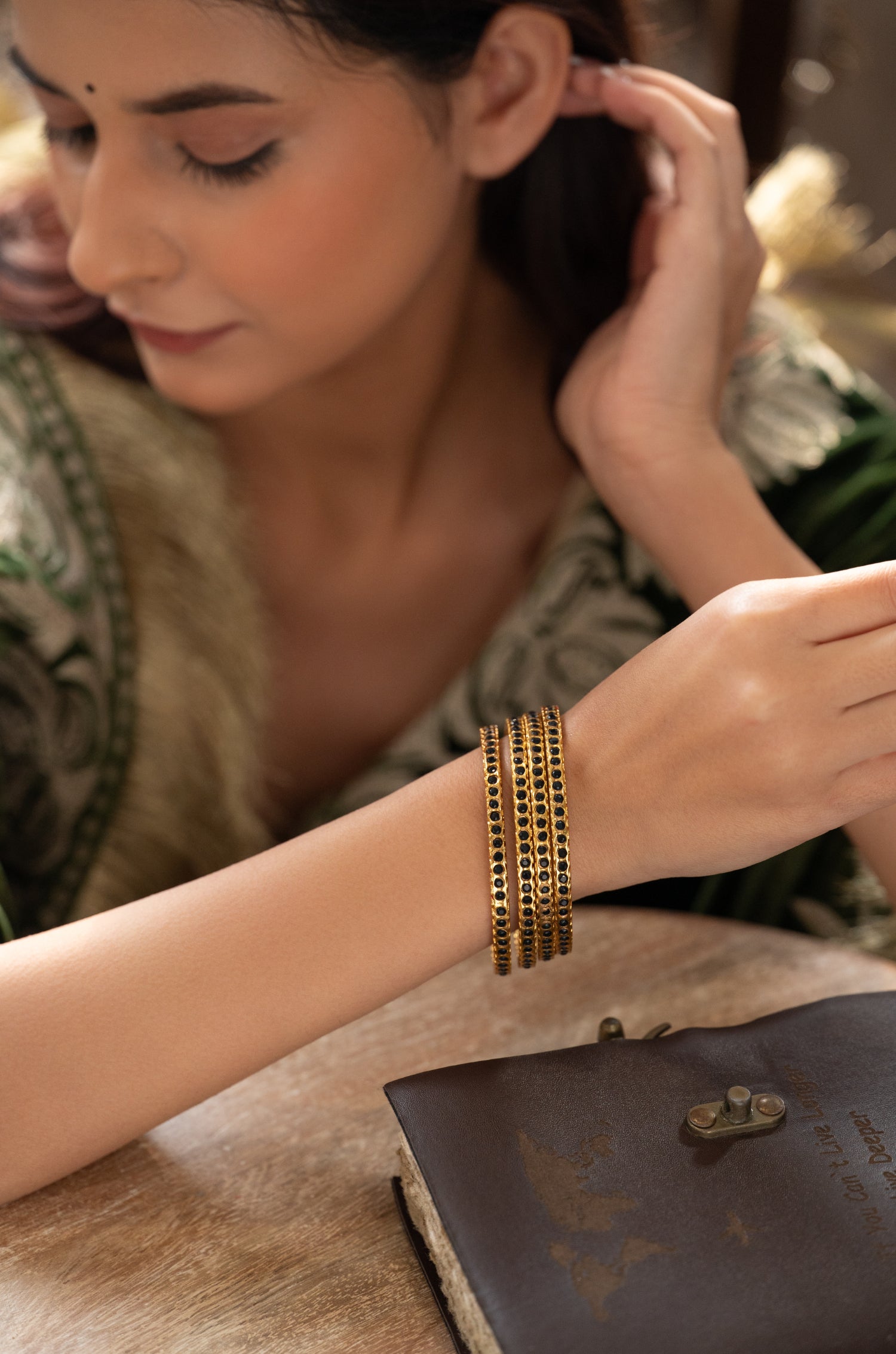 Siya Black Jadau Bangles - Set of 4