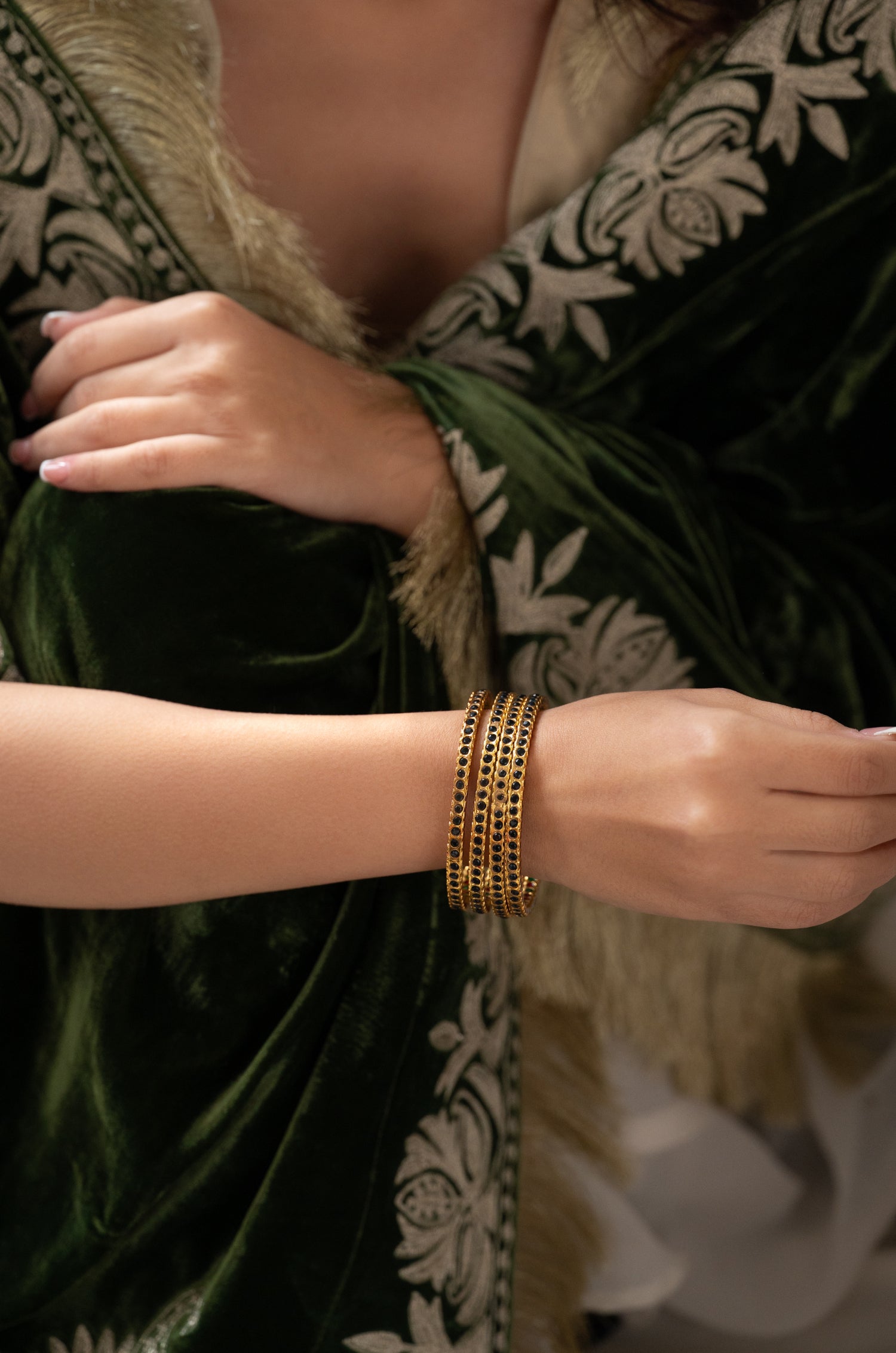 Siya Black Jadau Bangles - Set of 4