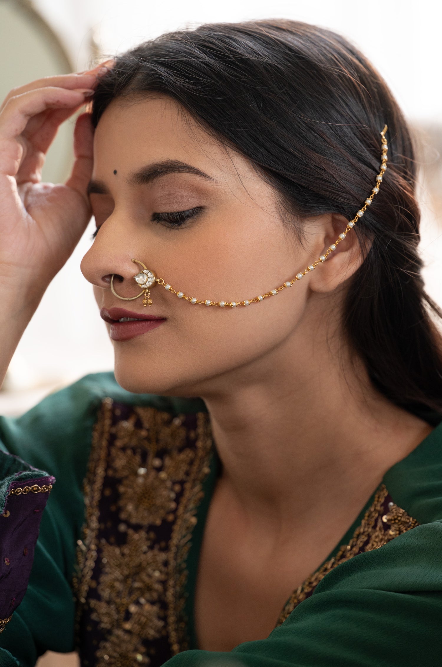 Qainat Kundan Nosepin