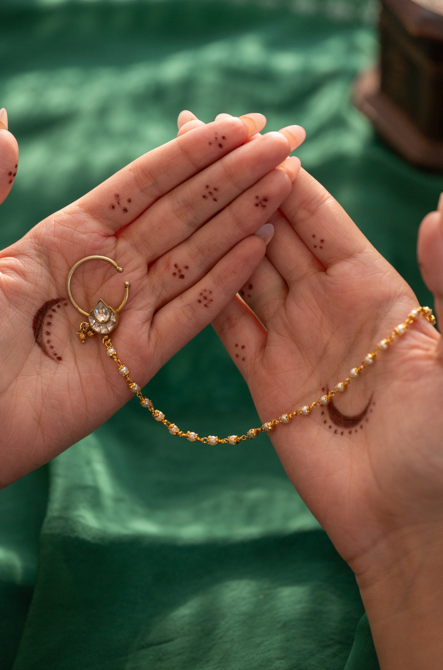 Qainat Kundan Nosepin