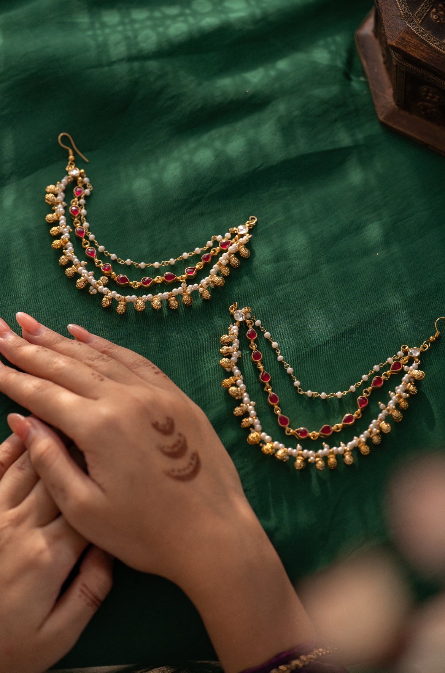 Tavisha Red Kundan Kaan Chain