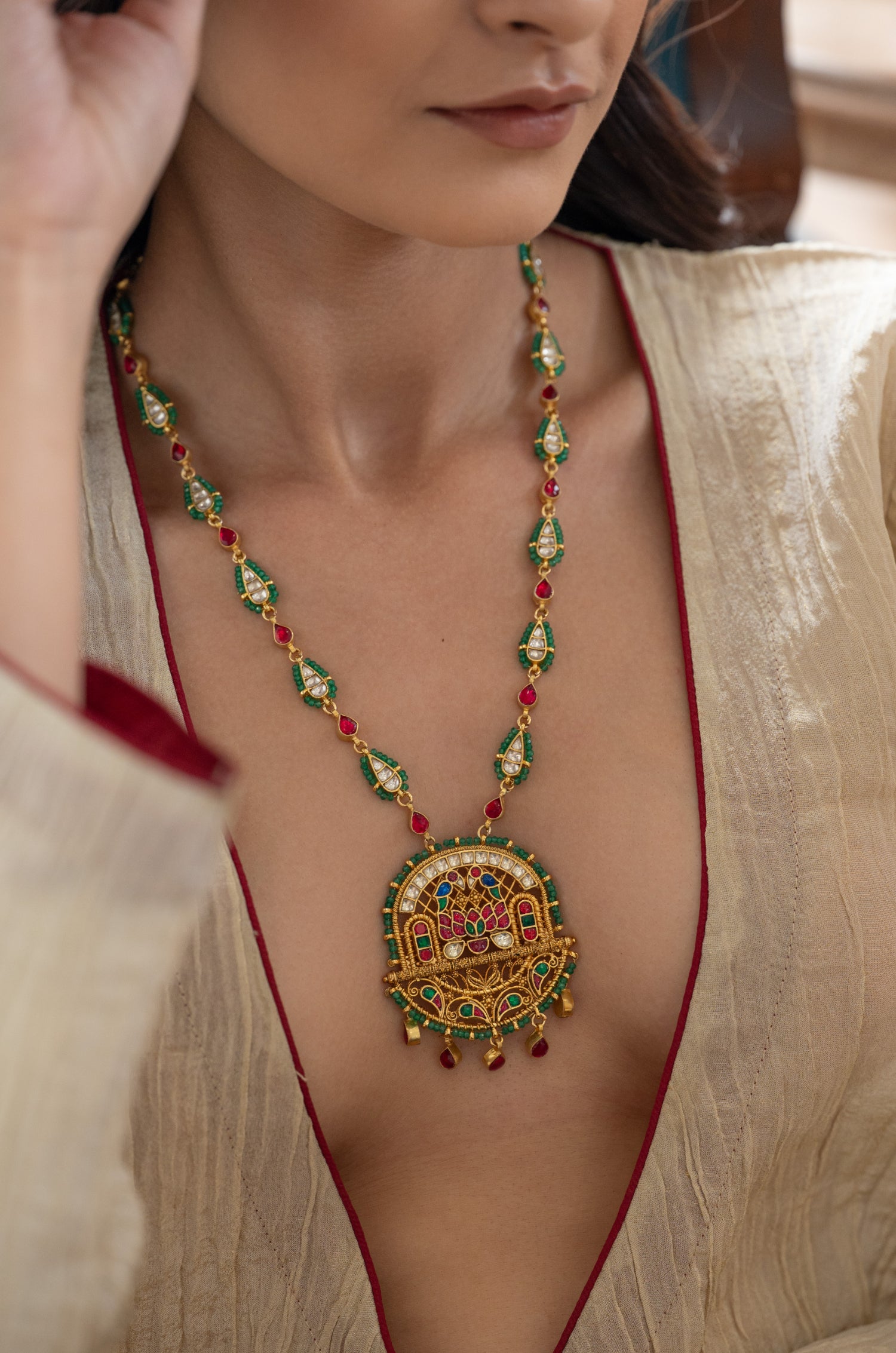 Irika Kundan Necklace Set