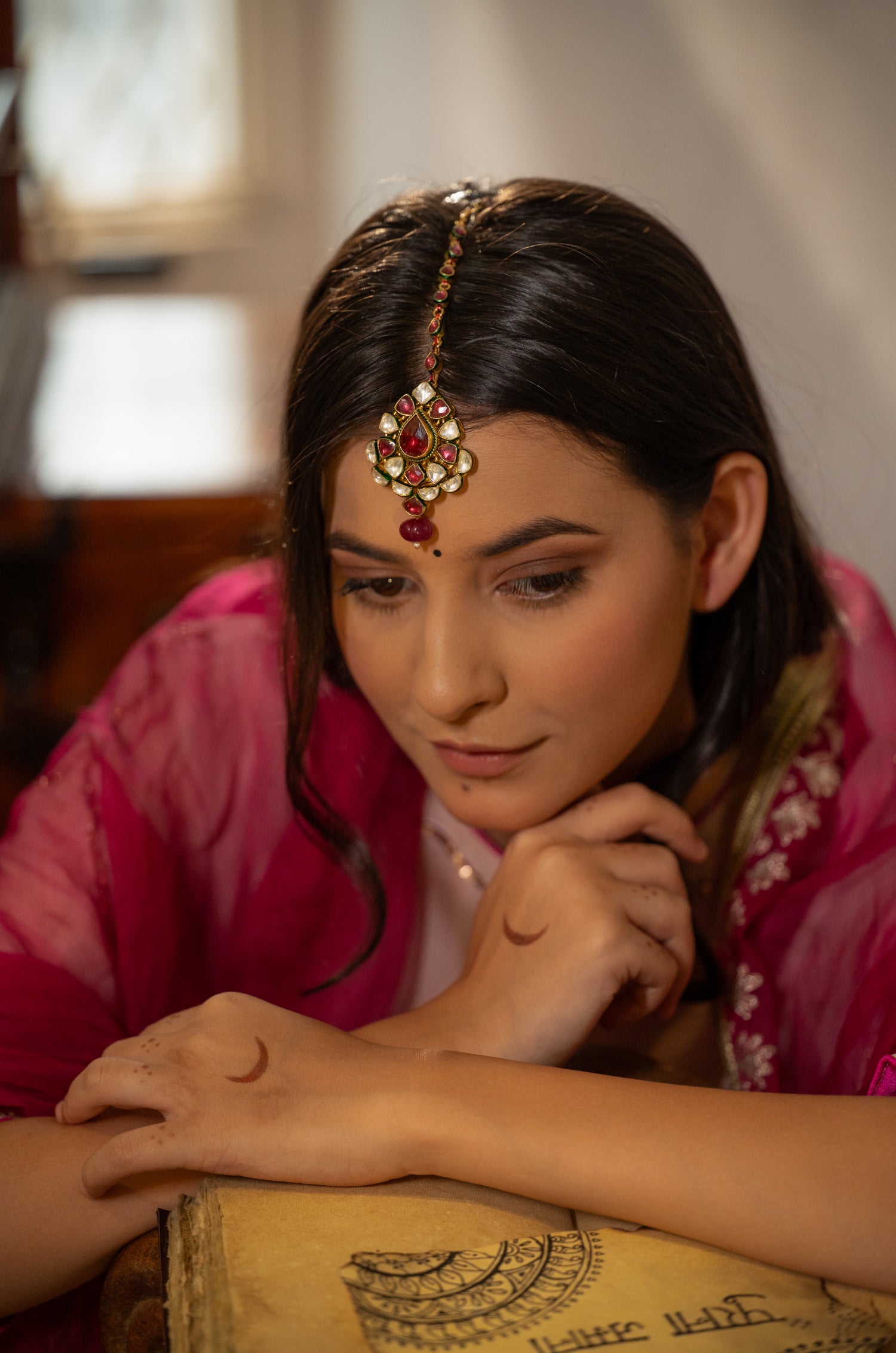 Areej Red Kundan Maangtikka