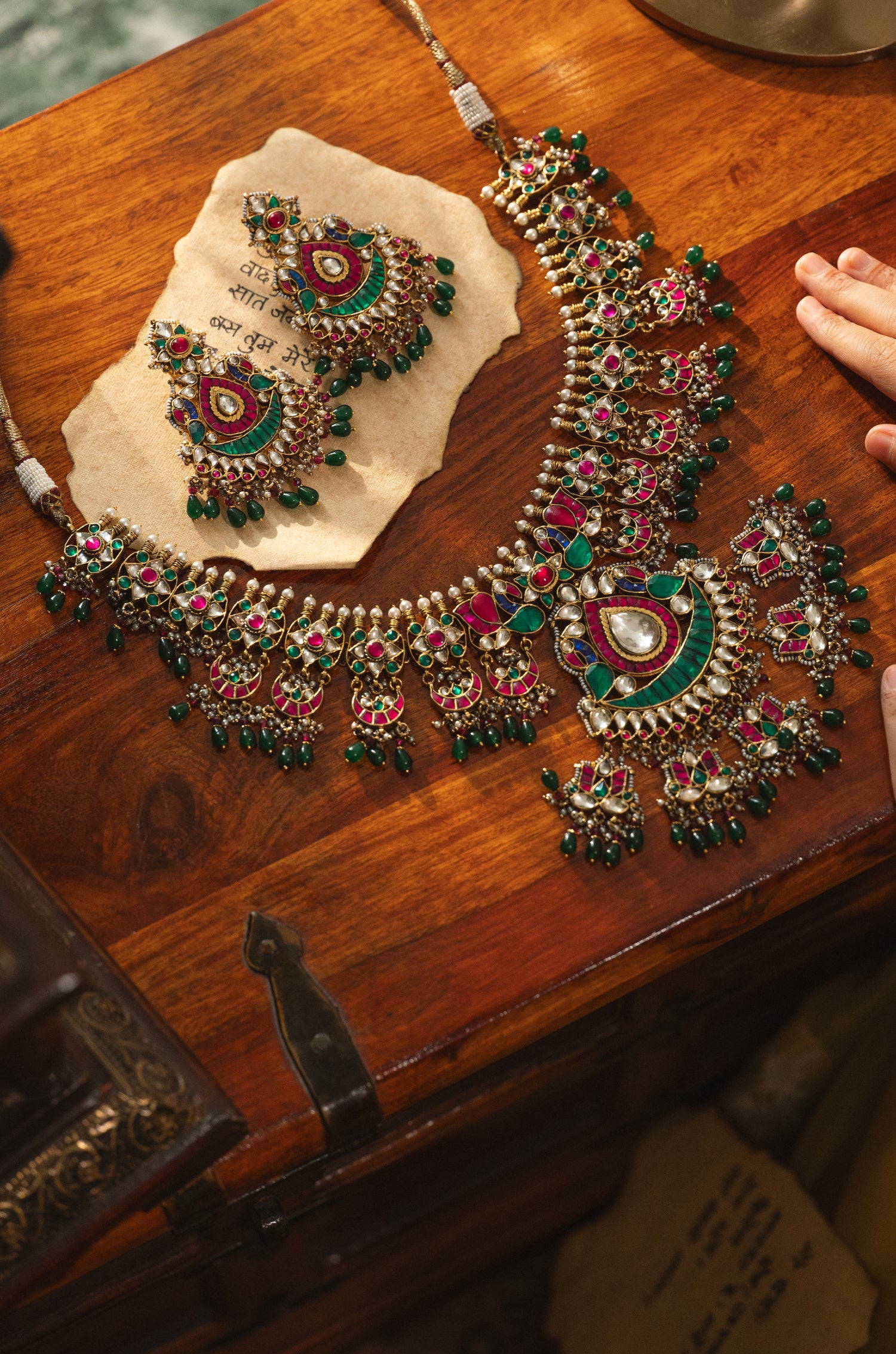 Dhriti Kundan Necklace Set