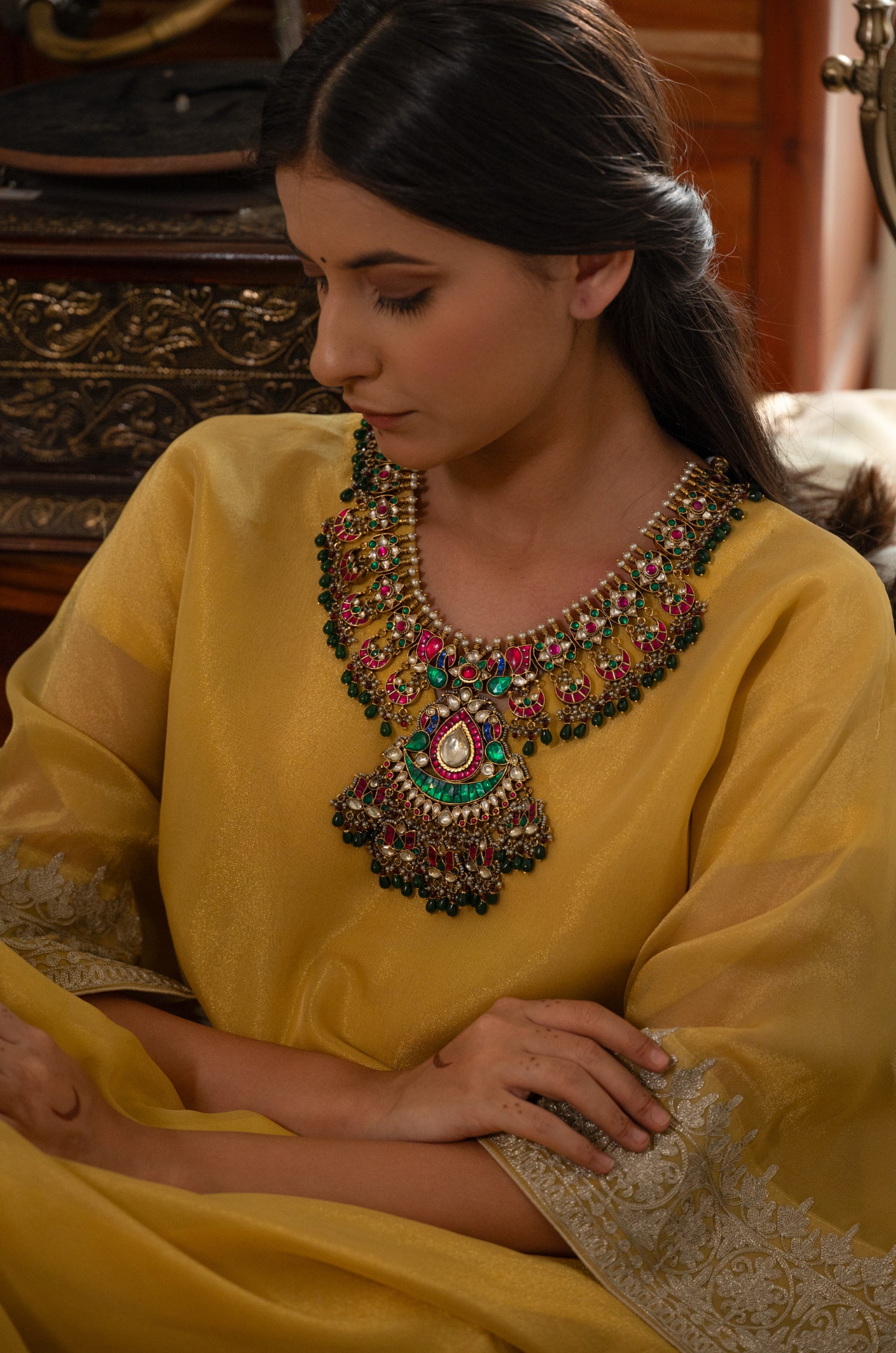 Dhriti Kundan Necklace Set