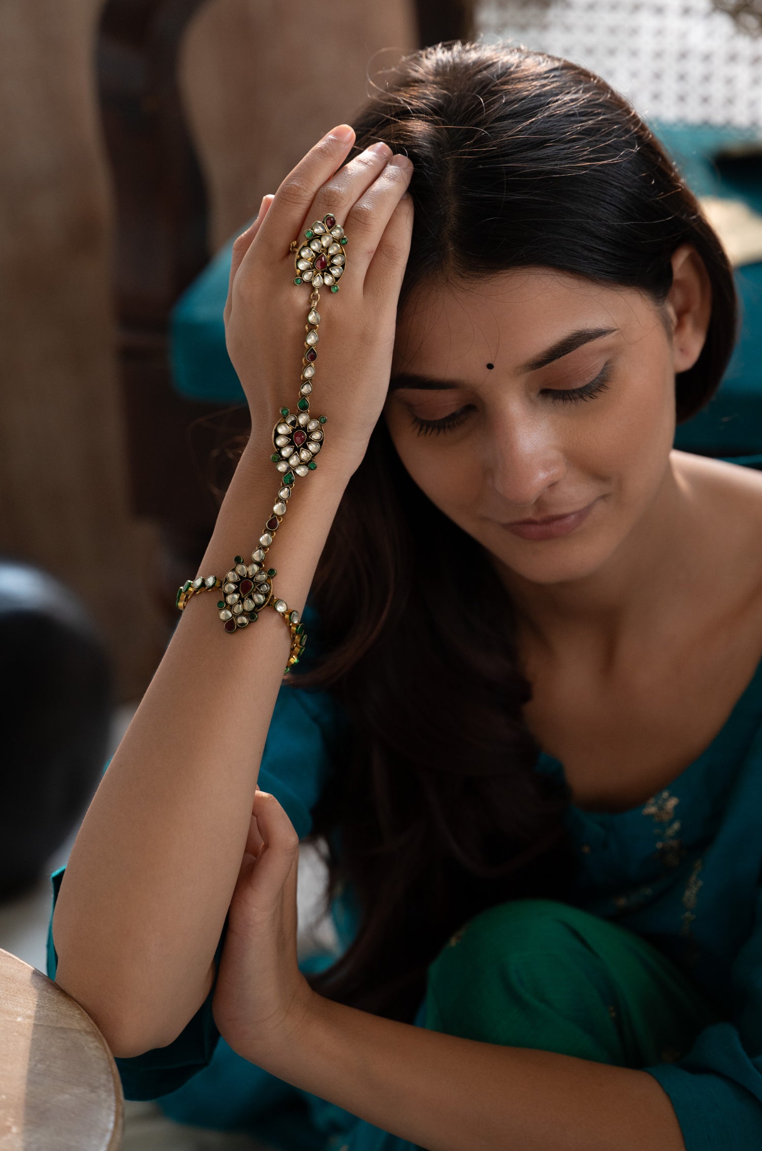 Varnika Kundan Hathphool