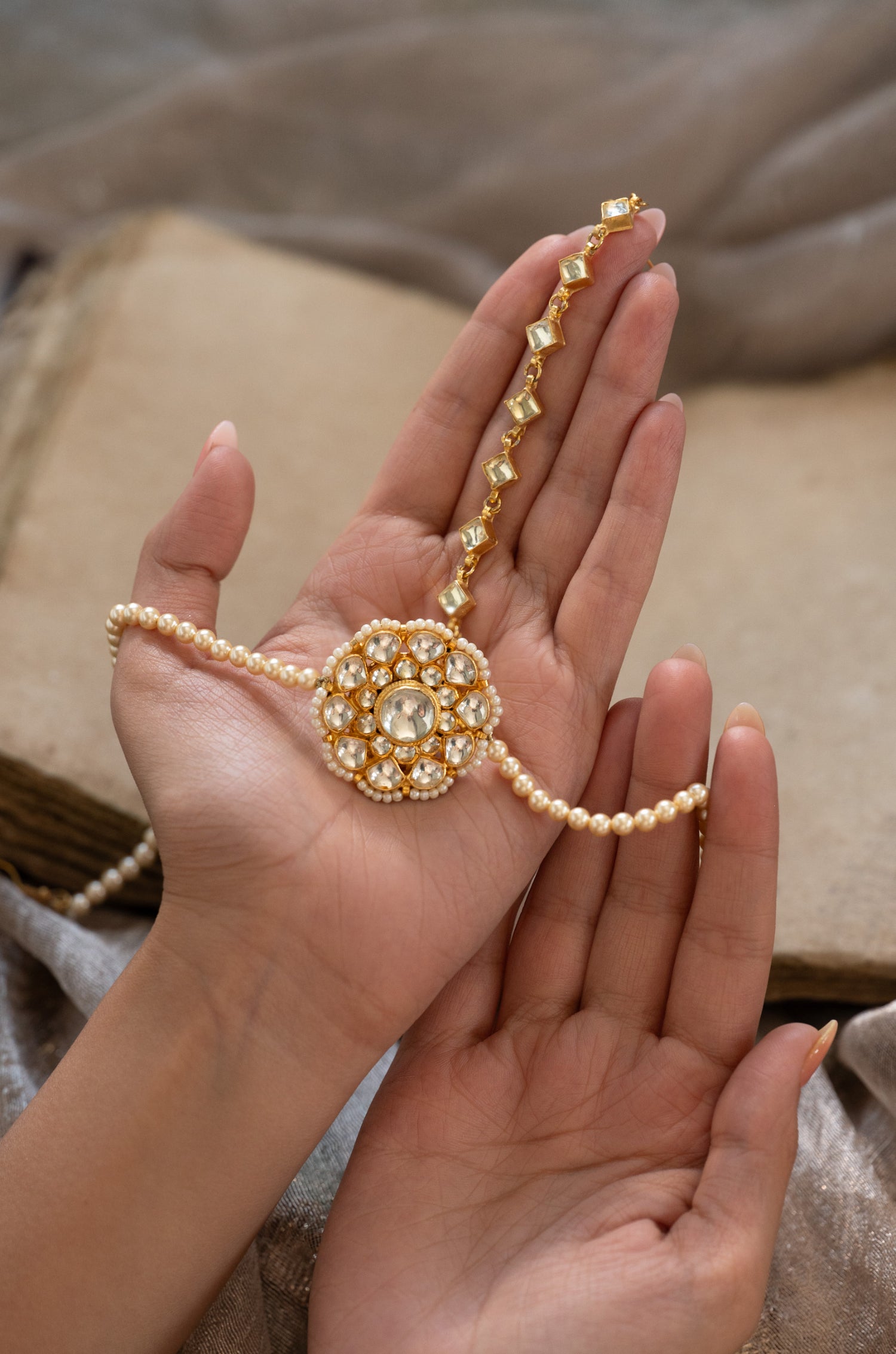 Prishthi Kundan Borla Maangtikka