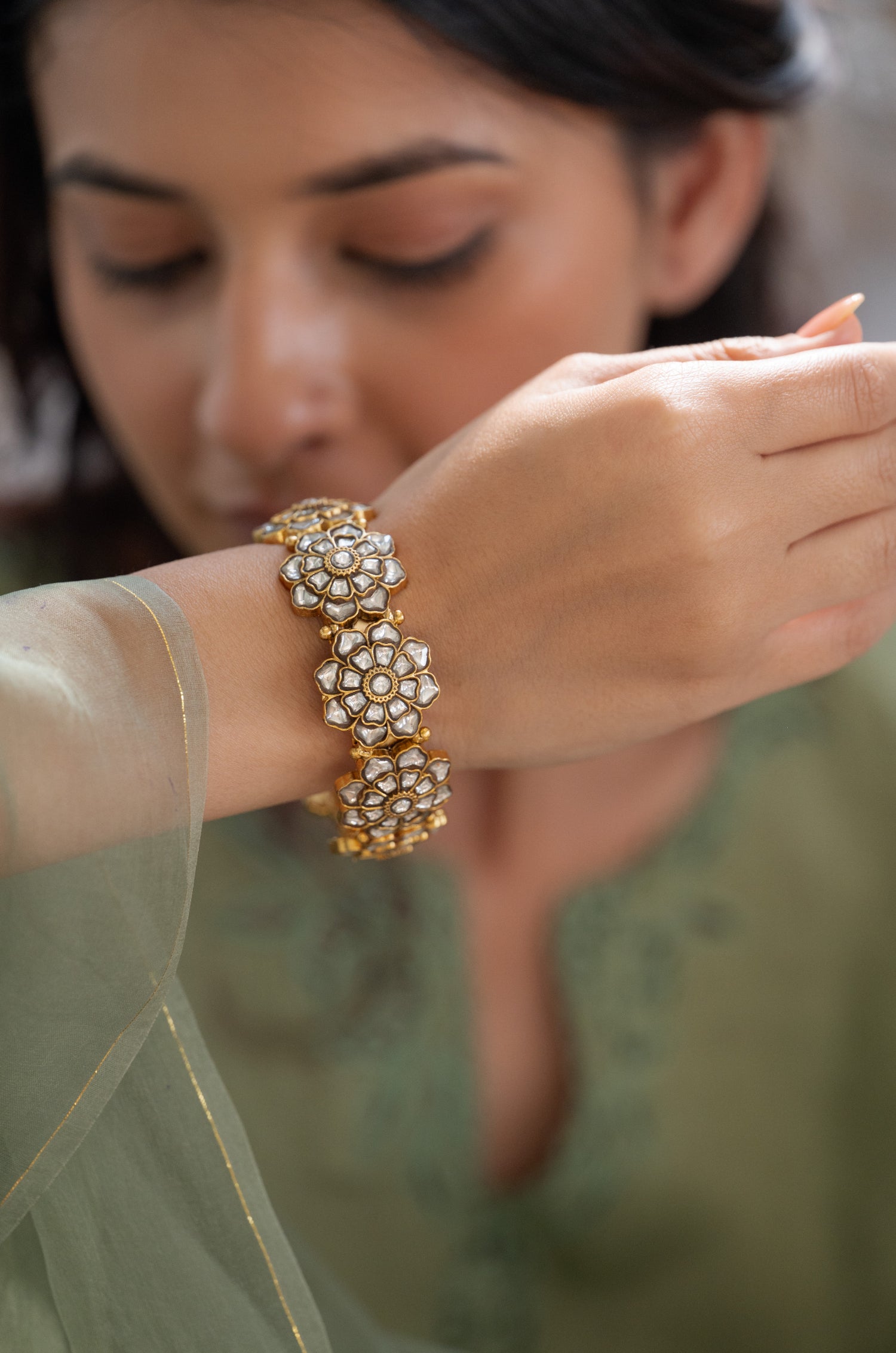 Saila Kundan Bangle