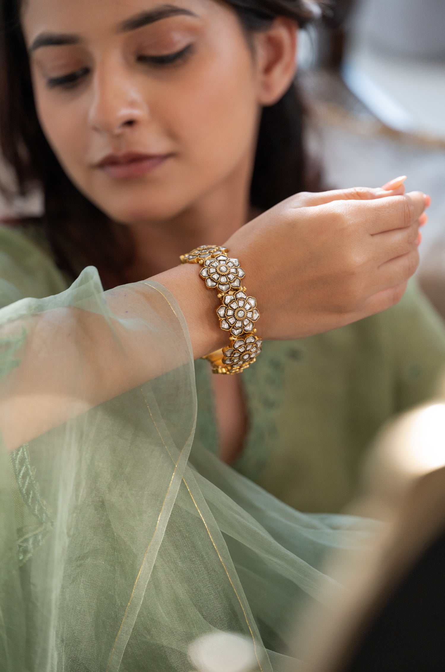 Saila Kundan Bangle