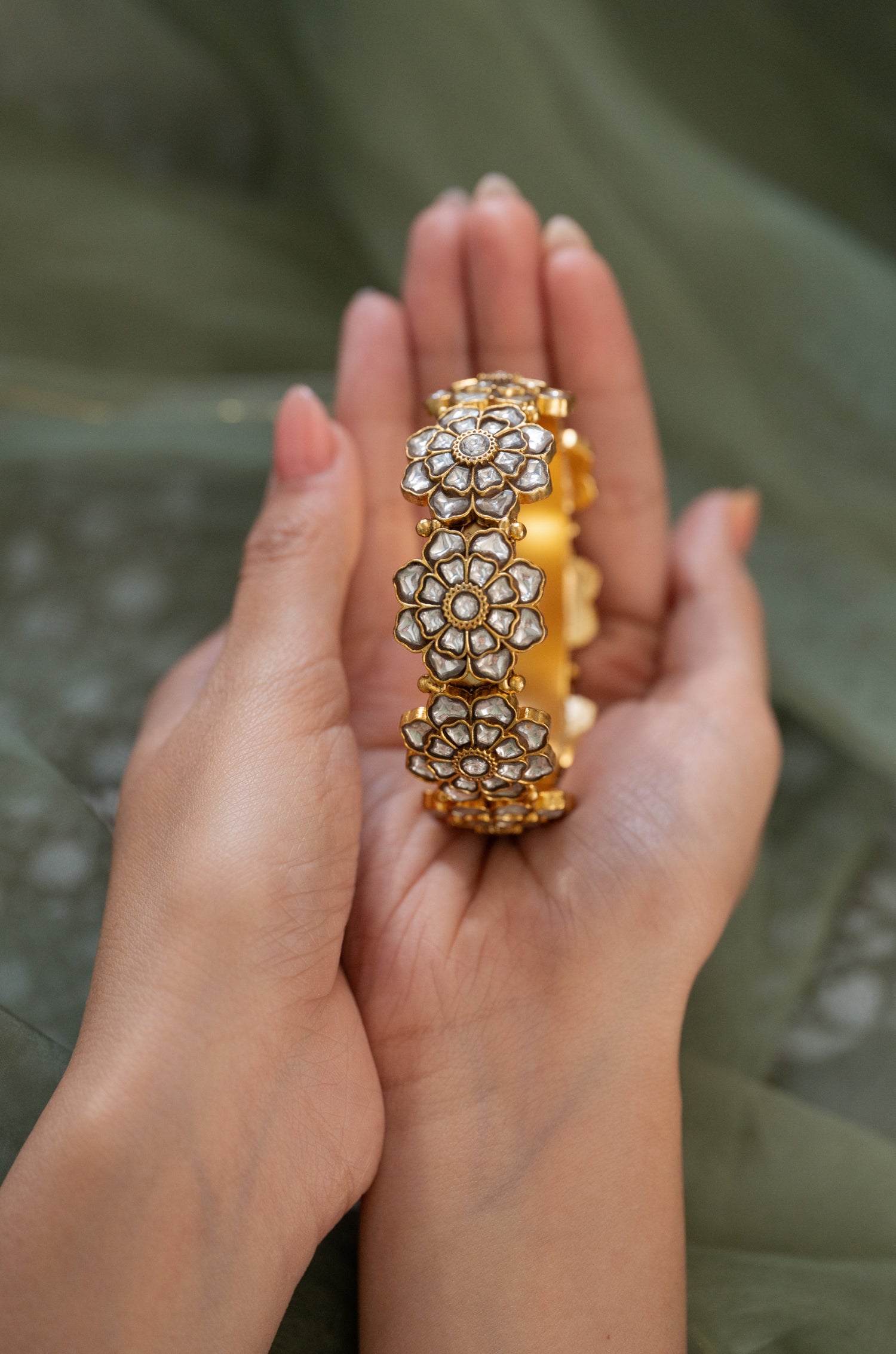 Saila Kundan Bangle