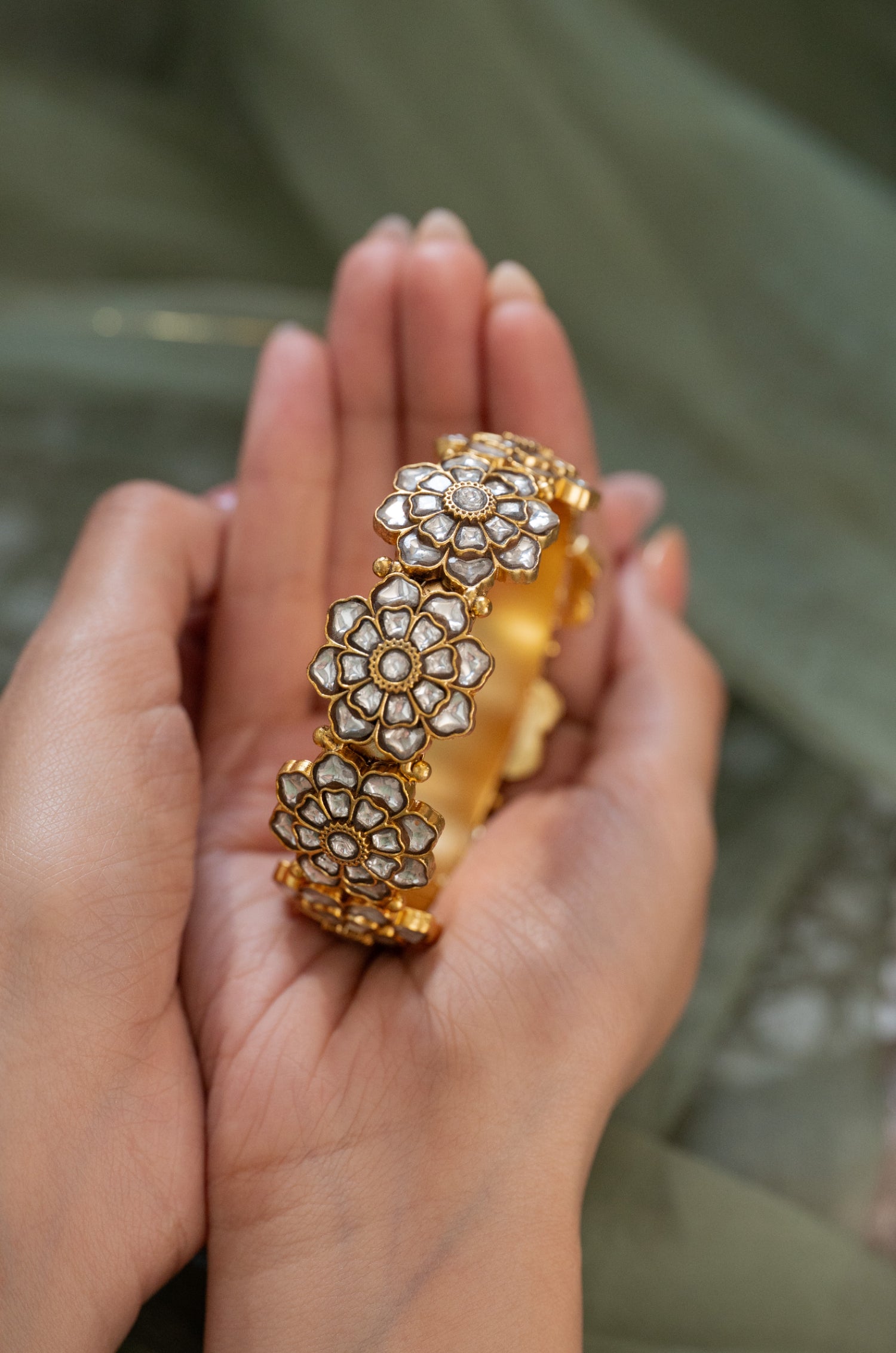 Saila Kundan Bangle