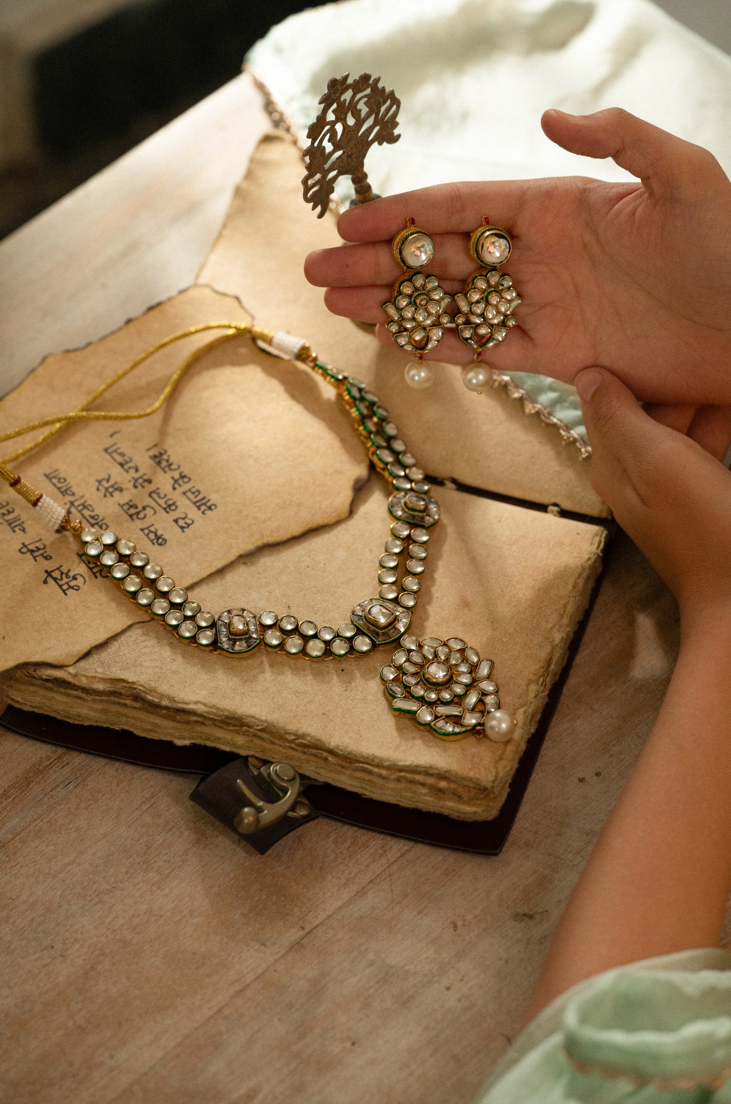 Ilaa Kundan Necklace Set