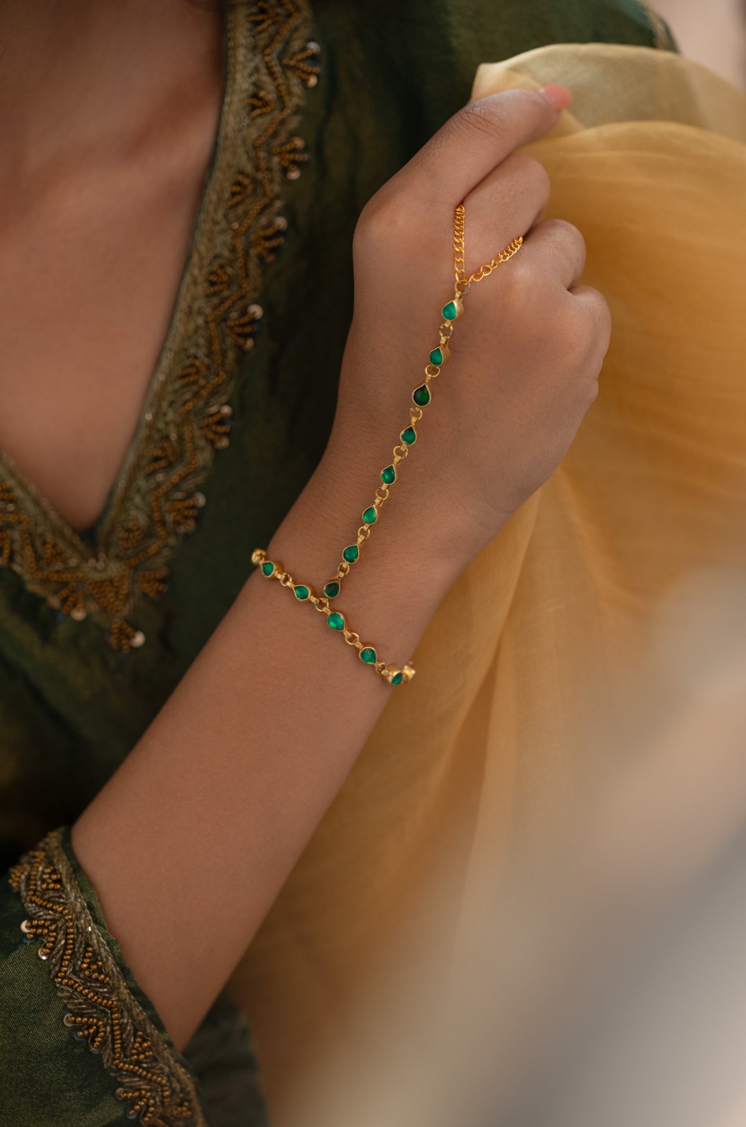 Vedika Green Kundan Hathphool