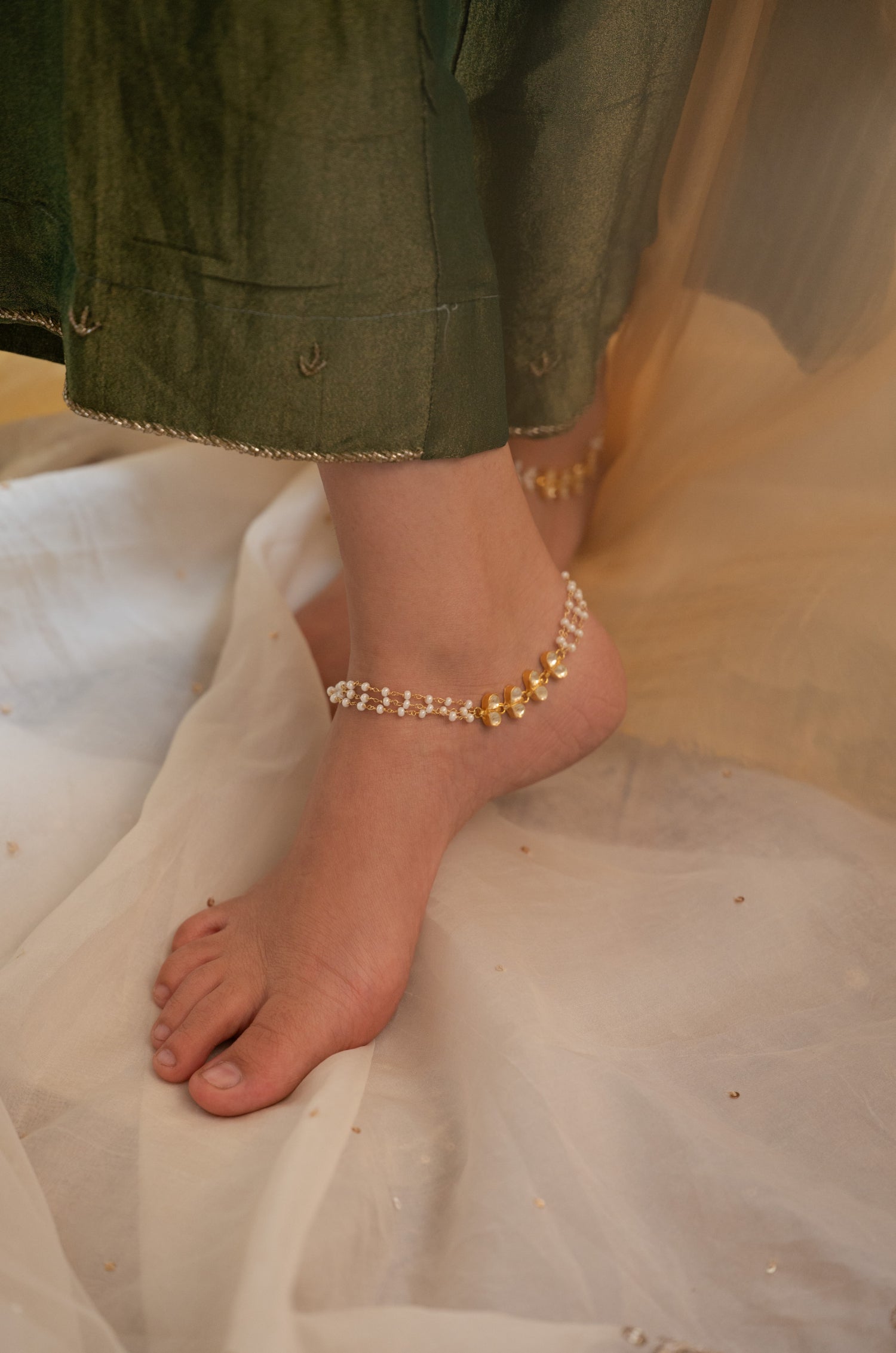 Uvika Kundan Anklets