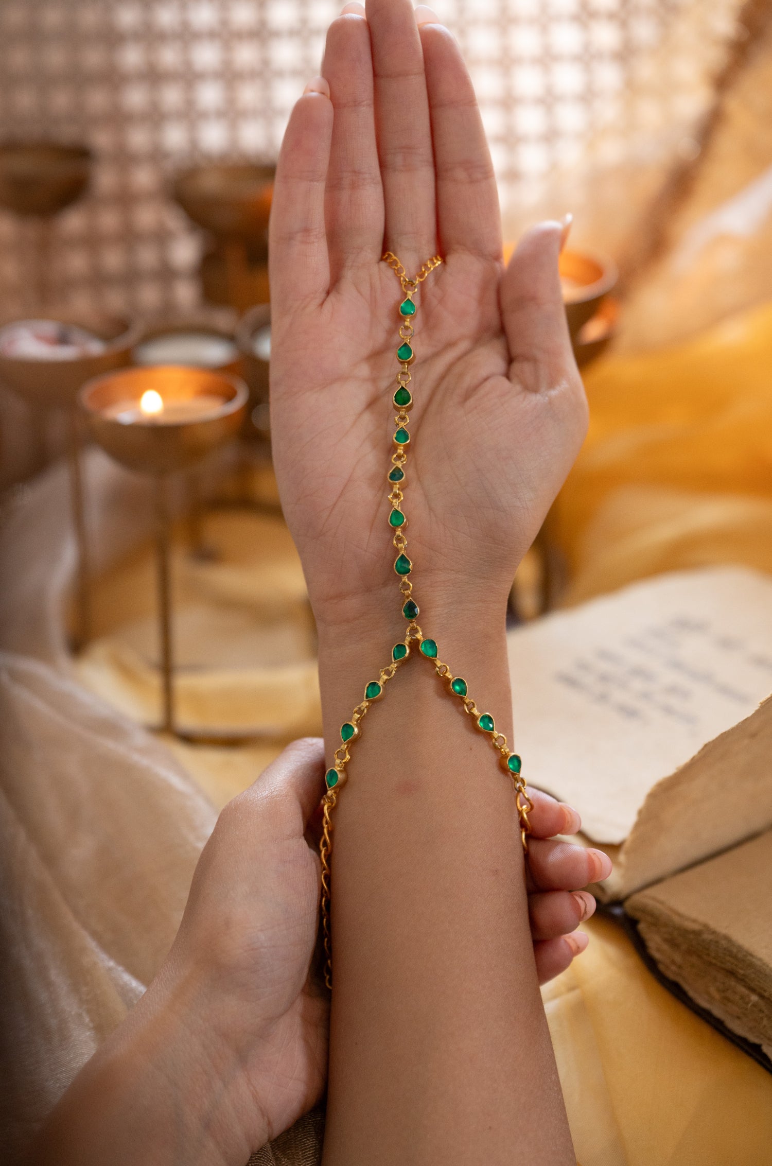 Vedika Green Kundan Hathphool