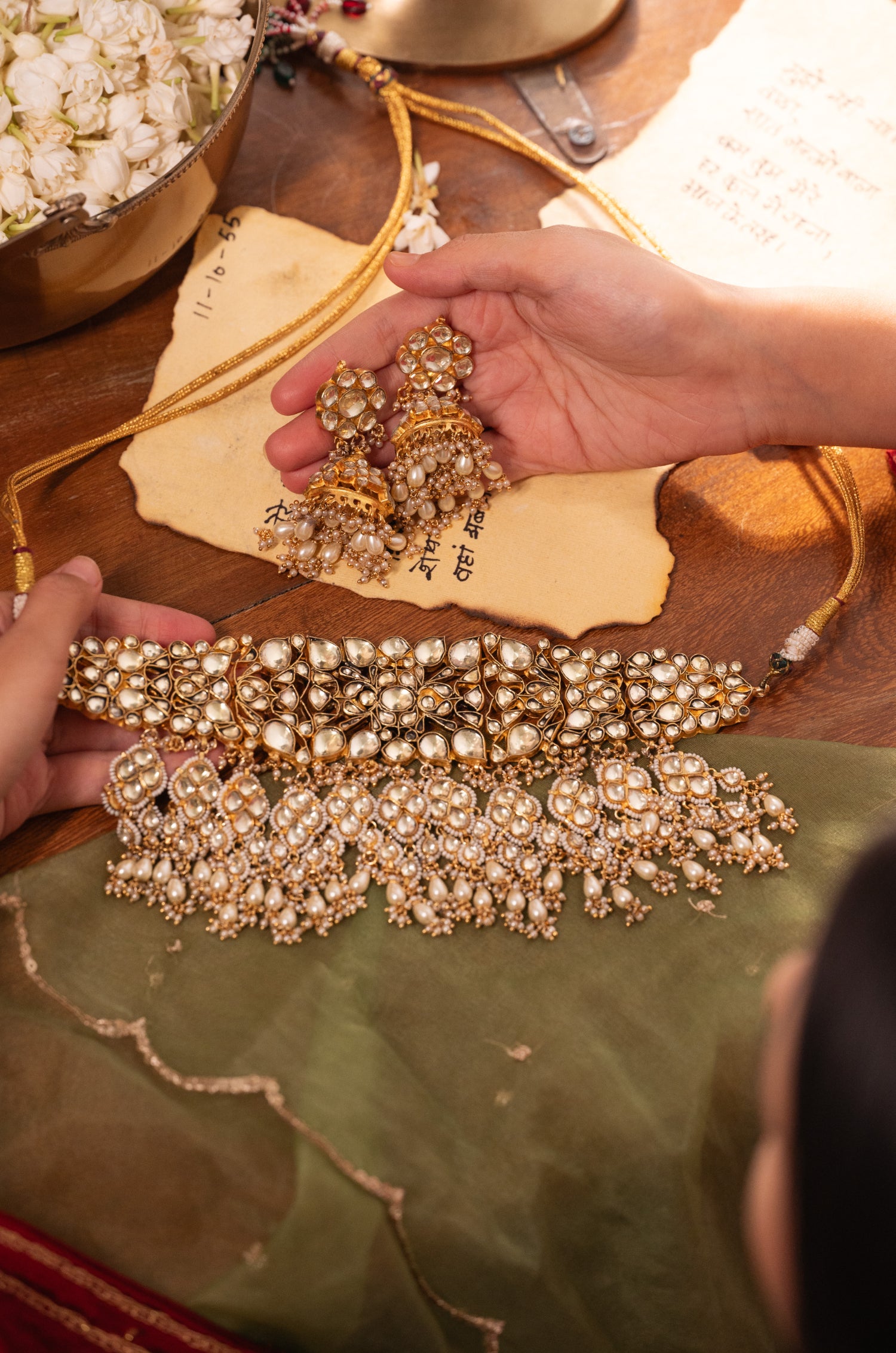 Akruti Kundan Necklace Set