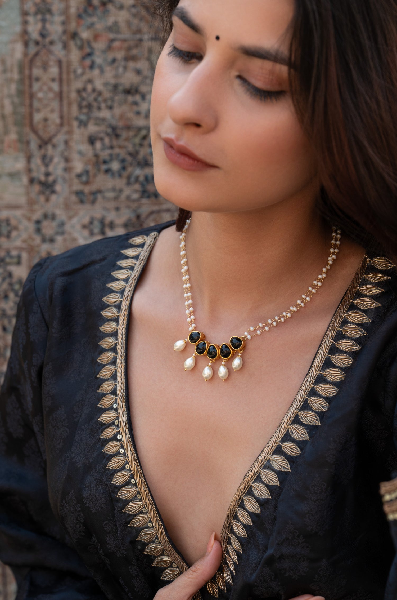 Raghvi Black Pearl Necklace