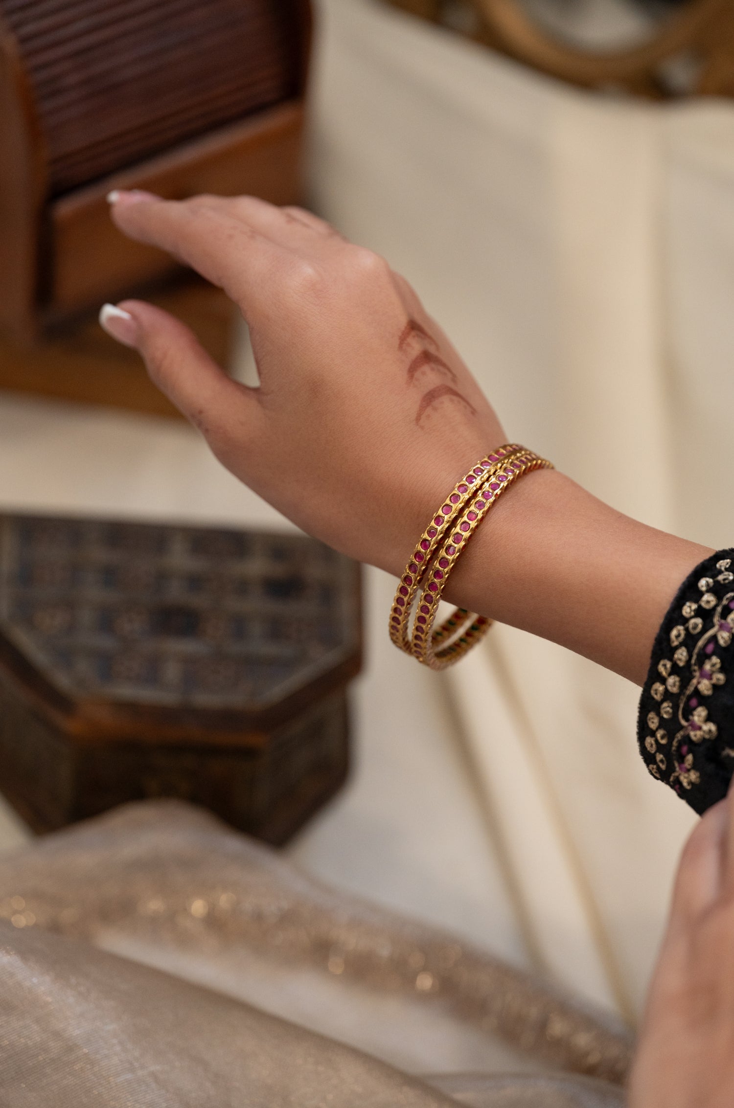 Siya Red Jadau Bangles - Set of 2