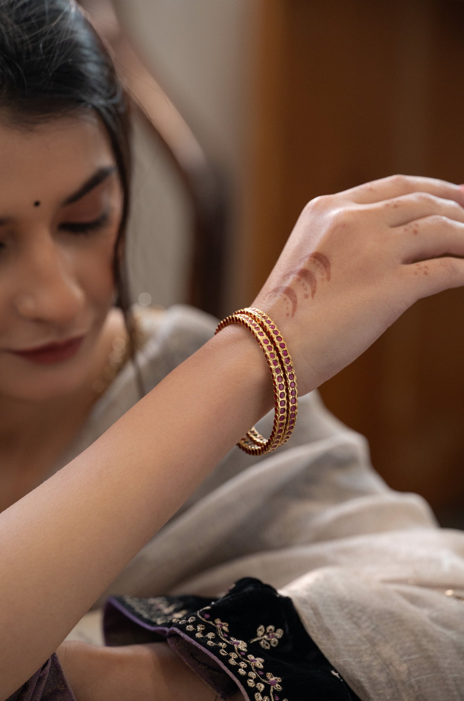 Siya Red Jadau Bangles - Set of 2