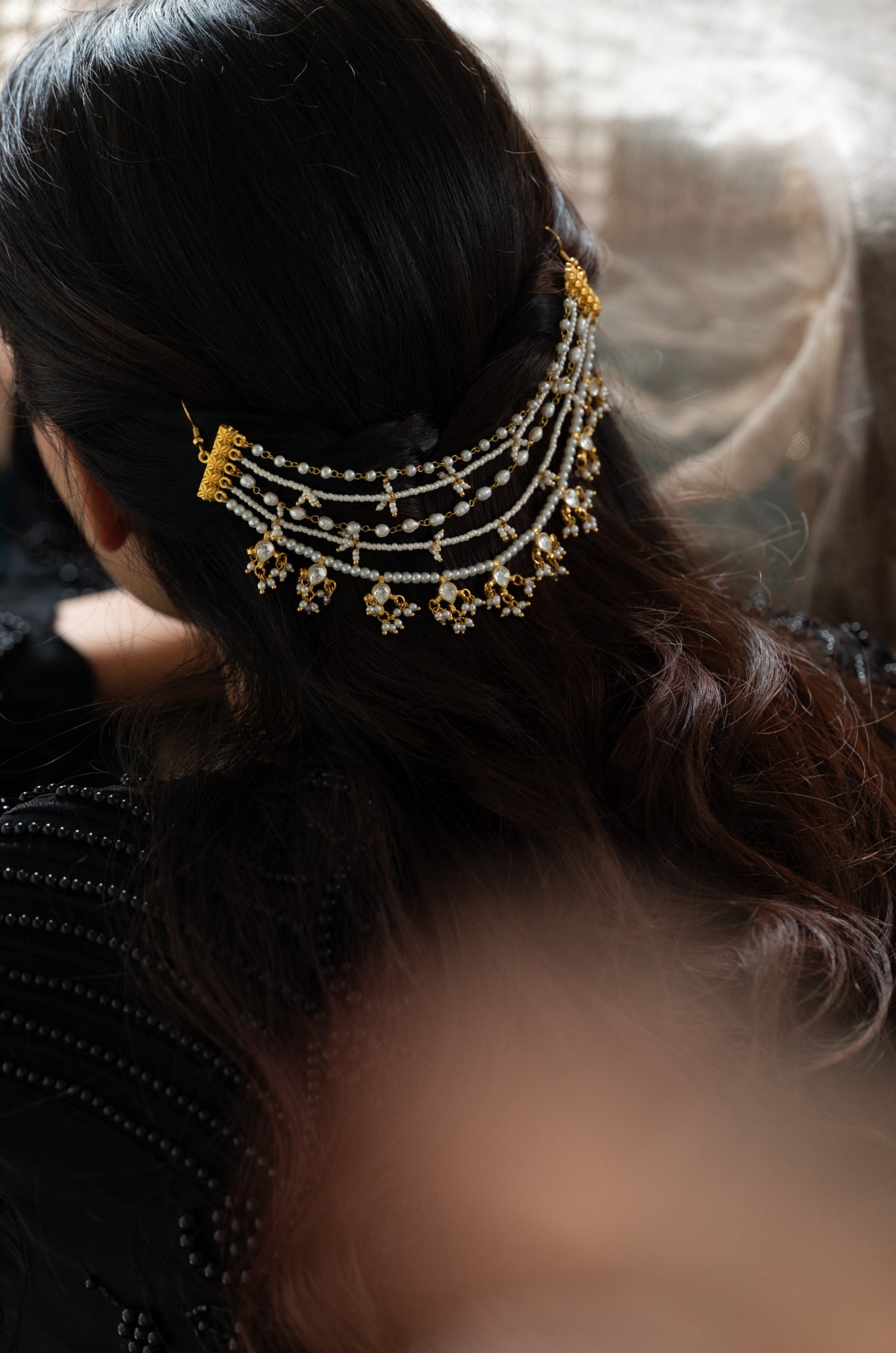 Esha Kundan And Pearl Braidpin