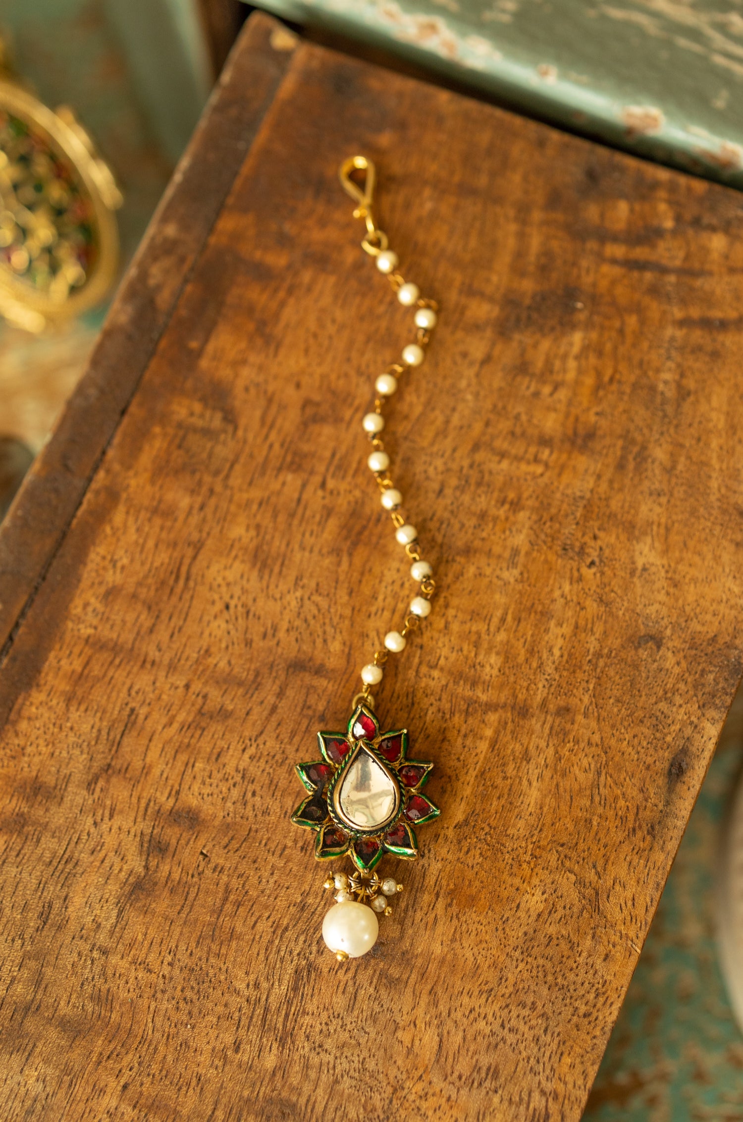 Muskan Red Kundan Maangtikka