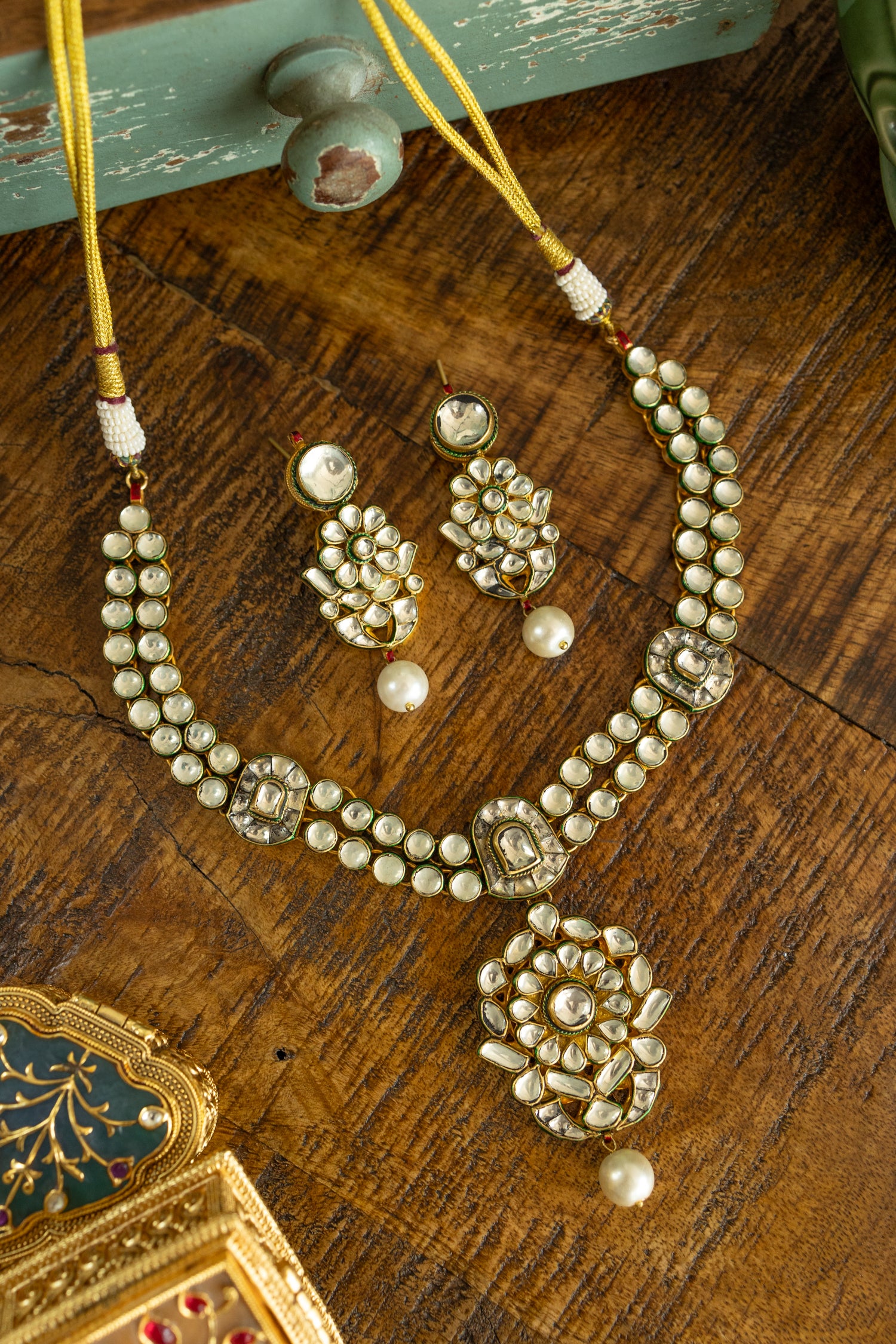 Ilaa Kundan Necklace Set