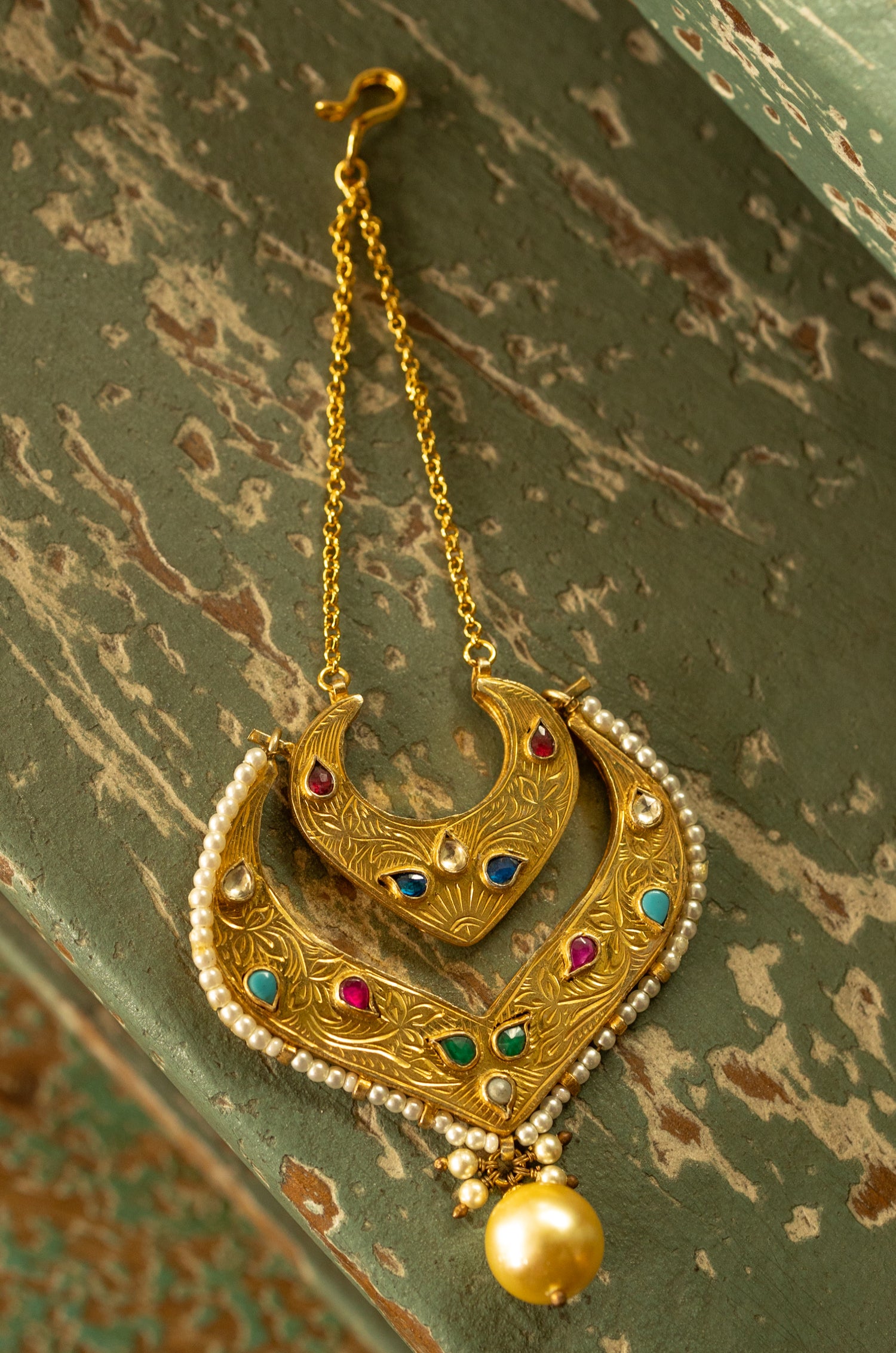 Jodha Multicolored Kundan Maangtikka / Passa
