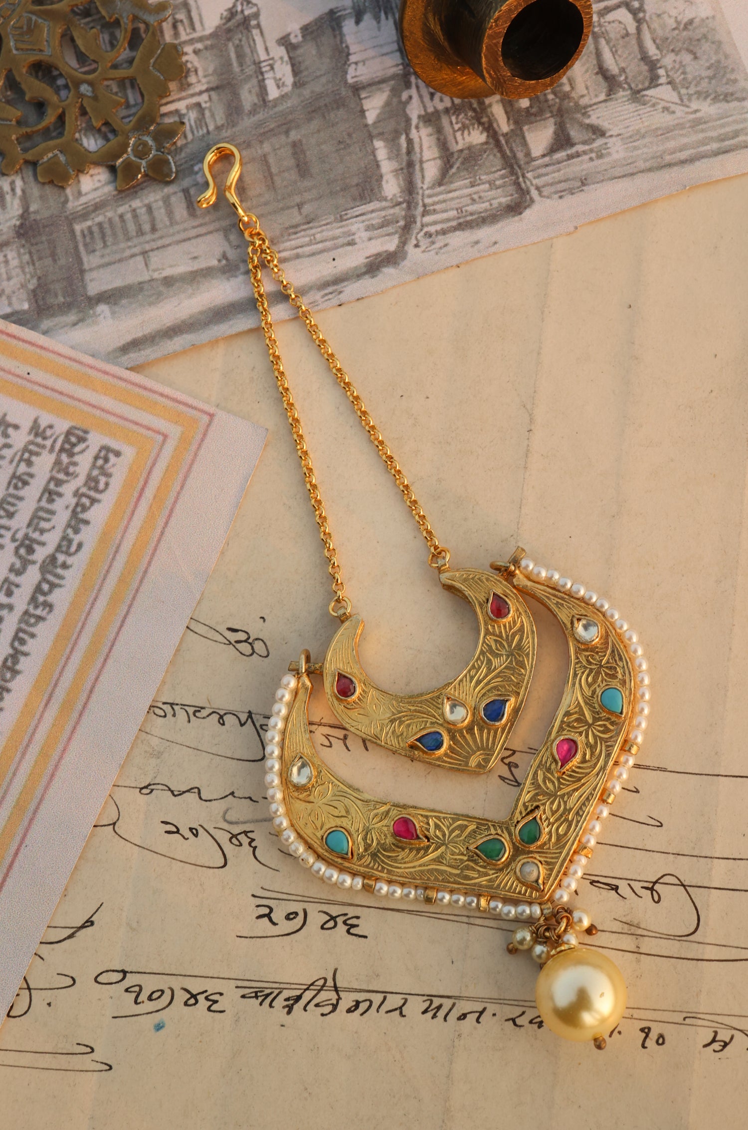 Jodha Multicolored Kundan Maangtikka / Passa